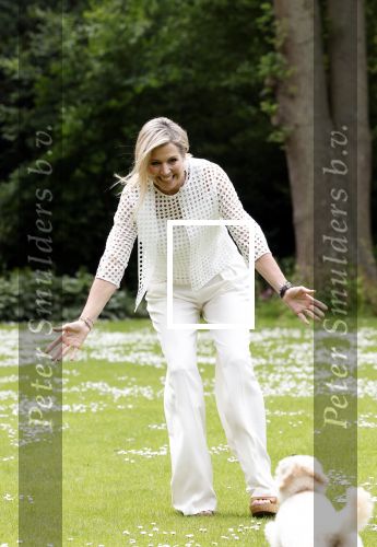 Den Haag 7 juni 2024
Fotouurte met de koninklijke familie op Huis ten Bosch .
Aanwezig Koning Willem Alexander Koningin Maxima Prinses Amalia Prinses Alexia Prinses Ariane en hun hondje Rambo.