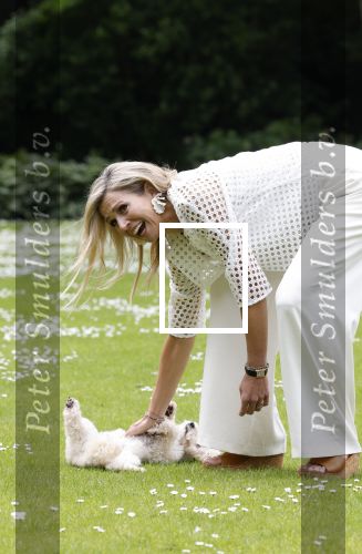 Den Haag 7 juni 2024
Fotouurte met de koninklijke familie op Huis ten Bosch .
Aanwezig Koning Willem Alexander Koningin Maxima Prinses Amalia Prinses Alexia Prinses Ariane en hun hondje Rambo.