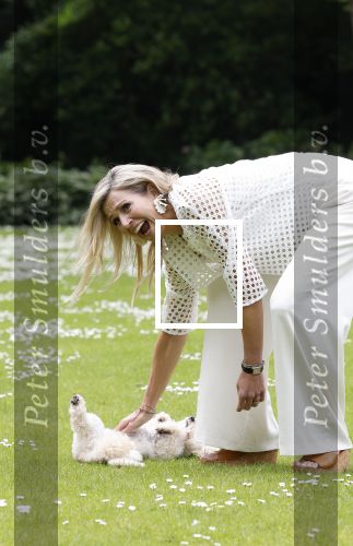 Den Haag 7 juni 2024
Fotouurte met de koninklijke familie op Huis ten Bosch .
Aanwezig Koning Willem Alexander Koningin Maxima Prinses Amalia Prinses Alexia Prinses Ariane en hun hondje Rambo.