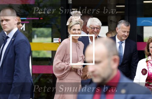 Amsterdam 29 mei 2024
Koningin Maxima bezoekt Codam College dat 5 jaar bestaat . Corinne Goddijn begeleidt haar . Ook prins Constantijn is aanwezig.
