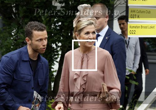 Amsterdam 29 mei 2024
Koningin Maxima bezoekt Codam College dat 5 jaar bestaat . Corinne Goddijn begeleidt haar . Ook prins Constantijn is aanwezig.