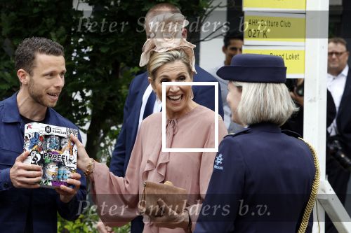 Amsterdam 29 mei 2024
Koningin Maxima bezoekt Codam College dat 5 jaar bestaat . Corinne Goddijn begeleidt haar . Ook prins Constantijn is aanwezig.