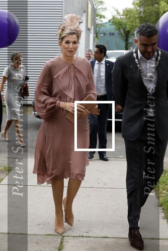 Amsterdam 29 mei 2024
Koningin Maxima bezoekt Codam College dat 5 jaar bestaat . Corinne Goddijn begeleidt haar . Ook prins Constantijn is aanwezig.
