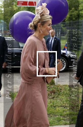 Amsterdam 29 mei 2024
Koningin Maxima bezoekt Codam College dat 5 jaar bestaat . Corinne Goddijn begeleidt haar . Ook prins Constantijn is aanwezig.