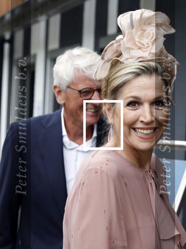 Amsterdam 29 mei 2024
Koningin Maxima bezoekt Codam College dat 5 jaar bestaat . Corinne Goddijn begeleidt haar . Ook prins Constantijn is aanwezig.