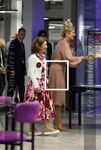 Amsterdam 29 mei 2024
Koningin Maxima bezoekt Codam College dat 5 jaar bestaat . Corinne Goddijn begeleidt haar . Ook prins Constantijn is aanwezig.