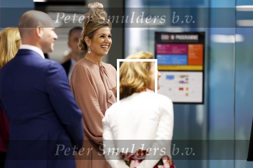 Amsterdam 29 mei 2024
Koningin Maxima bezoekt Codam College dat 5 jaar bestaat . Corinne Goddijn begeleidt haar . Ook prins Constantijn is aanwezig.
