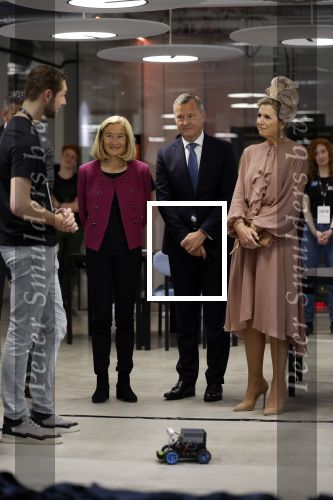 Amsterdam 29 mei 2024
Koningin Maxima bezoekt Codam College dat 5 jaar bestaat . Corinne Goddijn begeleidt haar . Ook prins Constantijn is aanwezig.