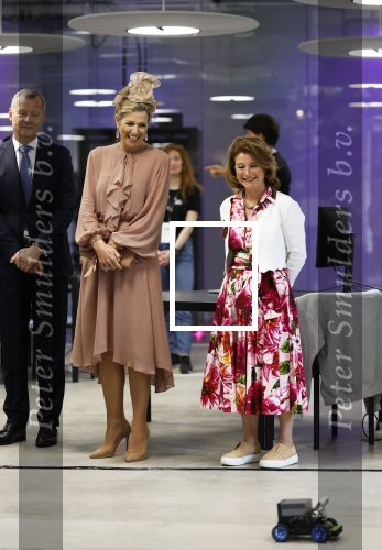 Amsterdam 29 mei 2024
Koningin Maxima bezoekt Codam College dat 5 jaar bestaat . Corinne Goddijn begeleidt haar . Ook prins Constantijn is aanwezig.