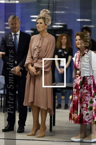 Amsterdam 29 mei 2024
Koningin Maxima bezoekt Codam College dat 5 jaar bestaat . Corinne Goddijn begeleidt haar . Ook prins Constantijn is aanwezig.