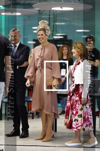 Amsterdam 29 mei 2024
Koningin Maxima bezoekt Codam College dat 5 jaar bestaat . Corinne Goddijn begeleidt haar . Ook prins Constantijn is aanwezig.