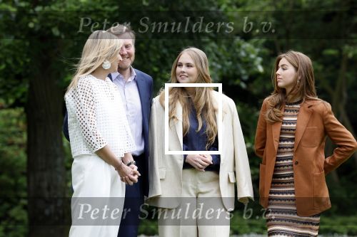 Den Haag 7 juni 2024
Fotouurte met de koninklijke familie op Huis ten Bosch .
Aanwezig Koning Willem Alexander Koningin Maxima Prinses Amalia Prinses Alexia Prinses Ariane en hun hondje Rambo.