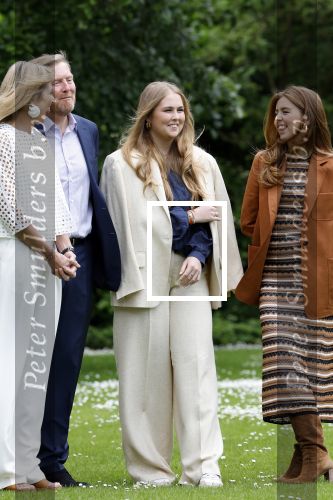 Den Haag 7 juni 2024
Fotouurte met de koninklijke familie op Huis ten Bosch .
Aanwezig Koning Willem Alexander Koningin Maxima Prinses Amalia Prinses Alexia Prinses Ariane en hun hondje Rambo.