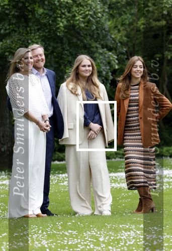 Den Haag 7 juni 2024
Fotouurte met de koninklijke familie op Huis ten Bosch .
Aanwezig Koning Willem Alexander Koningin Maxima Prinses Amalia Prinses Alexia Prinses Ariane en hun hondje Rambo.