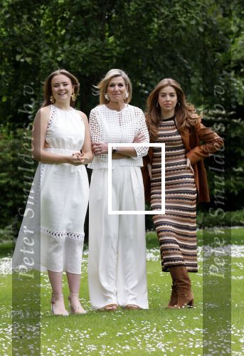 Den Haag 7 juni 2024
Fotouurte met de koninklijke familie op Huis ten Bosch .
Aanwezig Koning Willem Alexander Koningin Maxima Prinses Amalia Prinses Alexia Prinses Ariane en hun hondje Rambo.