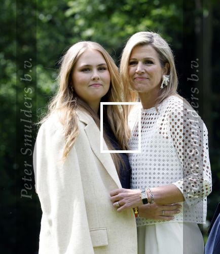 Den Haag 7 juni 2024
Fotouurte met de koninklijke familie op Huis ten Bosch .
Aanwezig Koning Willem Alexander Koningin Maxima Prinses Amalia Prinses Alexia Prinses Ariane en hun hondje Rambo.