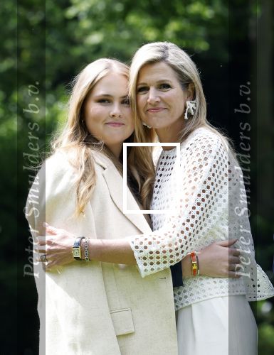 Den Haag 7 juni 2024
Fotouurte met de koninklijke familie op Huis ten Bosch .
Aanwezig Koning Willem Alexander Koningin Maxima Prinses Amalia Prinses Alexia Prinses Ariane en hun hondje Rambo.