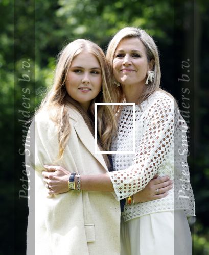Den Haag 7 juni 2024
Fotouurte met de koninklijke familie op Huis ten Bosch .
Aanwezig Koning Willem Alexander Koningin Maxima Prinses Amalia Prinses Alexia Prinses Ariane en hun hondje Rambo.