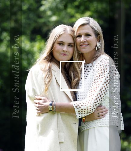 Den Haag 7 juni 2024
Fotouurte met de koninklijke familie op Huis ten Bosch .
Aanwezig Koning Willem Alexander Koningin Maxima Prinses Amalia Prinses Alexia Prinses Ariane en hun hondje Rambo.