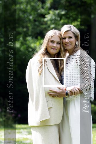 Den Haag 7 juni 2024
Fotouurte met de koninklijke familie op Huis ten Bosch .
Aanwezig Koning Willem Alexander Koningin Maxima Prinses Amalia Prinses Alexia Prinses Ariane en hun hondje Rambo.