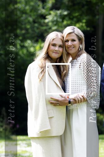 Den Haag 7 juni 2024
Fotouurte met de koninklijke familie op Huis ten Bosch .
Aanwezig Koning Willem Alexander Koningin Maxima Prinses Amalia Prinses Alexia Prinses Ariane en hun hondje Rambo.