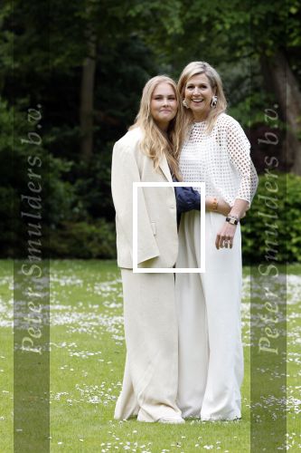 Den Haag 7 juni 2024
Fotouurte met de koninklijke familie op Huis ten Bosch .
Aanwezig Koning Willem Alexander Koningin Maxima Prinses Amalia Prinses Alexia Prinses Ariane en hun hondje Rambo.