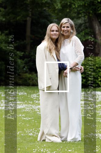 Den Haag 7 juni 2024
Fotouurte met de koninklijke familie op Huis ten Bosch .
Aanwezig Koning Willem Alexander Koningin Maxima Prinses Amalia Prinses Alexia Prinses Ariane en hun hondje Rambo.