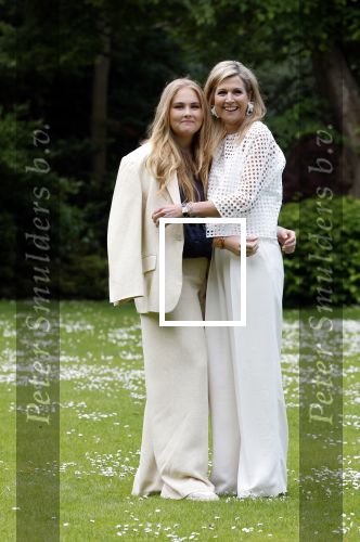 Den Haag 7 juni 2024
Fotouurte met de koninklijke familie op Huis ten Bosch .
Aanwezig Koning Willem Alexander Koningin Maxima Prinses Amalia Prinses Alexia Prinses Ariane en hun hondje Rambo.