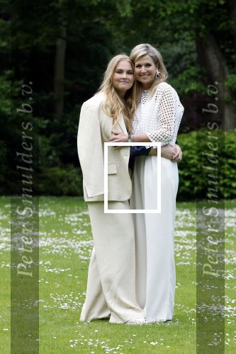 Den Haag 7 juni 2024
Fotouurte met de koninklijke familie op Huis ten Bosch .
Aanwezig Koning Willem Alexander Koningin Maxima Prinses Amalia Prinses Alexia Prinses Ariane en hun hondje Rambo.