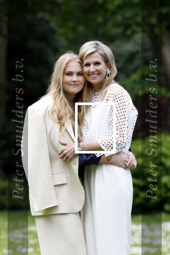 Den Haag 7 juni 2024
Fotouurte met de koninklijke familie op Huis ten Bosch .
Aanwezig Koning Willem Alexander Koningin Maxima Prinses Amalia Prinses Alexia Prinses Ariane en hun hondje Rambo.