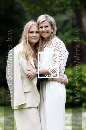 Den Haag 7 juni 2024
Fotouurte met de koninklijke familie op Huis ten Bosch .
Aanwezig Koning Willem Alexander Koningin Maxima Prinses Amalia Prinses Alexia Prinses Ariane en hun hondje Rambo.