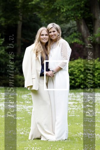 Den Haag 7 juni 2024
Fotouurte met de koninklijke familie op Huis ten Bosch .
Aanwezig Koning Willem Alexander Koningin Maxima Prinses Amalia Prinses Alexia Prinses Ariane en hun hondje Rambo.