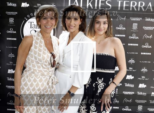 Amsterdam 6 juni 2024
Talkies terras awards bij het College Hotel . Kristina Bazilovic  en   Katharine Melu Pilates en dochter