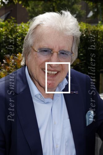 Fijnaart 31 mei 2024
BBQ bij fam Bauer in de tuin . Frans Bauer maakt samen met Lee Towers bekend dat hij dit jaar twee keer in Ahoy op graat treden. Aanwezig Frans Bauer Mariska Bauer Christiaan Bauer ( met vriendin Kim) Frans Bauer jr Jan Bauer en Lucas Bauer .