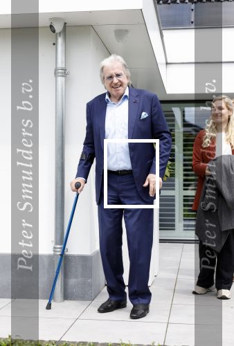 Fijnaart 31 mei 2024
BBQ bij fam Bauer in de tuin . Frans Bauer maakt samen met Lee Towers bekend dat hij dit jaar twee keer in Ahoy op graat treden. Aanwezig Frans Bauer Mariska Bauer Christiaan Bauer ( met vriendin Kim) Frans Bauer jr Jan Bauer en Lucas Bauer .