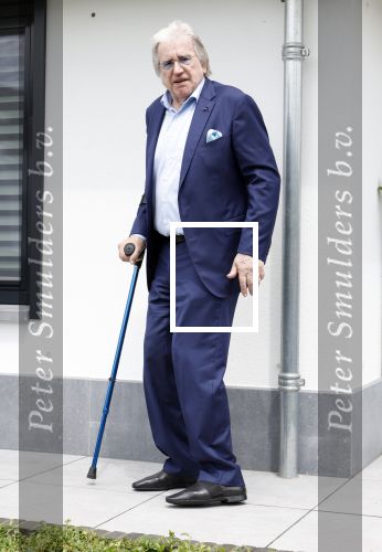 Fijnaart 31 mei 2024
BBQ bij fam Bauer in de tuin . Frans Bauer maakt samen met Lee Towers bekend dat hij dit jaar twee keer in Ahoy op graat treden. Aanwezig Frans Bauer Mariska Bauer Christiaan Bauer ( met vriendin Kim) Frans Bauer jr Jan Bauer en Lucas Bauer .