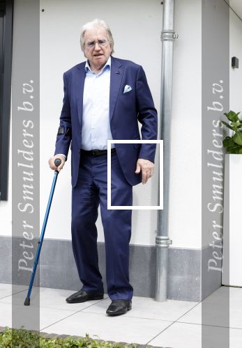 Fijnaart 31 mei 2024
BBQ bij fam Bauer in de tuin . Frans Bauer maakt samen met Lee Towers bekend dat hij dit jaar twee keer in Ahoy op graat treden. Aanwezig Frans Bauer Mariska Bauer Christiaan Bauer ( met vriendin Kim) Frans Bauer jr Jan Bauer en Lucas Bauer .