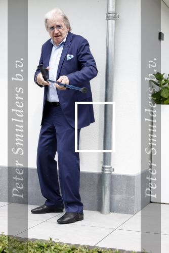 Fijnaart 31 mei 2024
BBQ bij fam Bauer in de tuin . Frans Bauer maakt samen met Lee Towers bekend dat hij dit jaar twee keer in Ahoy op graat treden. Aanwezig Frans Bauer Mariska Bauer Christiaan Bauer ( met vriendin Kim) Frans Bauer jr Jan Bauer en Lucas Bauer .