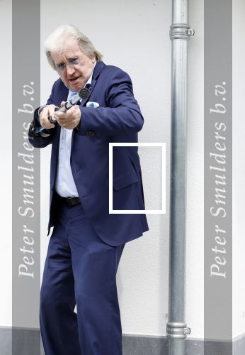Fijnaart 31 mei 2024
BBQ bij fam Bauer in de tuin . Frans Bauer maakt samen met Lee Towers bekend dat hij dit jaar twee keer in Ahoy op graat treden. Aanwezig Frans Bauer Mariska Bauer Christiaan Bauer ( met vriendin Kim) Frans Bauer jr Jan Bauer en Lucas Bauer .