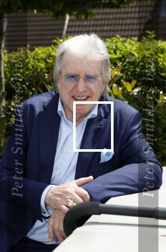Fijnaart 31 mei 2024
BBQ bij fam Bauer in de tuin . Frans Bauer maakt samen met Lee Towers bekend dat hij dit jaar twee keer in Ahoy op graat treden. Aanwezig Frans Bauer Mariska Bauer Christiaan Bauer ( met vriendin Kim) Frans Bauer jr Jan Bauer en Lucas Bauer .