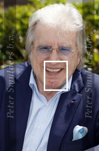 Fijnaart 31 mei 2024
BBQ bij fam Bauer in de tuin . Frans Bauer maakt samen met Lee Towers bekend dat hij dit jaar twee keer in Ahoy op graat treden. Aanwezig Frans Bauer Mariska Bauer Christiaan Bauer ( met vriendin Kim) Frans Bauer jr Jan Bauer en Lucas Bauer .