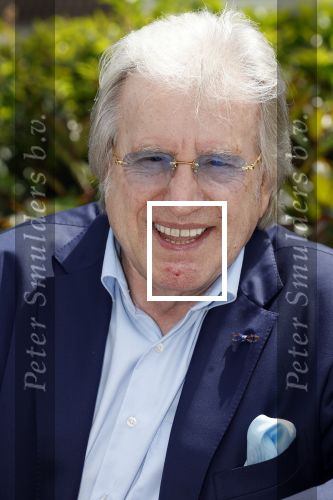 Fijnaart 31 mei 2024
BBQ bij fam Bauer in de tuin . Frans Bauer maakt samen met Lee Towers bekend dat hij dit jaar twee keer in Ahoy op graat treden. Aanwezig Frans Bauer Mariska Bauer Christiaan Bauer ( met vriendin Kim) Frans Bauer jr Jan Bauer en Lucas Bauer .