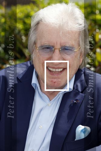 Fijnaart 31 mei 2024
BBQ bij fam Bauer in de tuin . Frans Bauer maakt samen met Lee Towers bekend dat hij dit jaar twee keer in Ahoy op graat treden. Aanwezig Frans Bauer Mariska Bauer Christiaan Bauer ( met vriendin Kim) Frans Bauer jr Jan Bauer en Lucas Bauer .