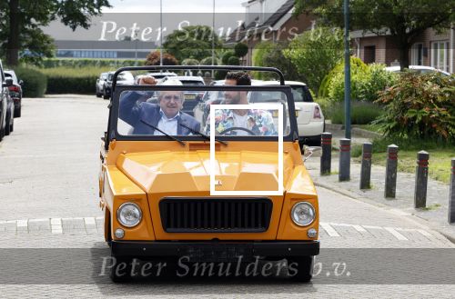 Fijnaart 31 mei 2024
BBQ bij fam Bauer in de tuin . Frans Bauer maakt samen met Lee Towers bekend dat hij dit jaar twee keer in Ahoy op graat treden. Aanwezig Frans Bauer Mariska Bauer Christiaan Bauer ( met vriendin Kim) Frans Bauer jr Jan Bauer en Lucas Bauer . Lee Towers en zanger Kafke