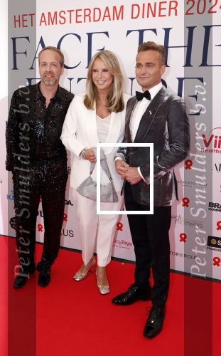 Amsterdam 8 juni 2024
Het Amsterdam diner in AFAS live . Vele Bekende mensen en zakenmensen kwamen naar het gala waar geld opgehaald wordt voor het aids fonds.  Linda de Mol met Iebele van der Meulen. en Roel Veltmeijer