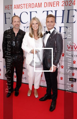 Amsterdam 8 juni 2024
Het Amsterdam diner in AFAS live . Vele Bekende mensen en zakenmensen kwamen naar het gala waar geld opgehaald wordt voor het aids fonds.  Linda de Mol met Iebele van der Meulen. en Roel Veltmeijer