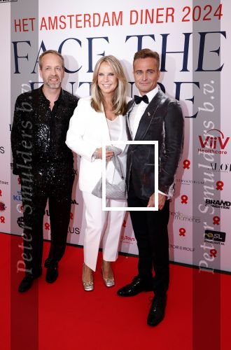 Amsterdam 8 juni 2024
Het Amsterdam diner in AFAS live . Vele Bekende mensen en zakenmensen kwamen naar het gala waar geld opgehaald wordt voor het aids fonds.  Linda de Mol met Iebele van der Meulen. en Roel Veltmeijer