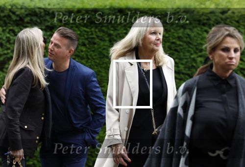 Rotterdam 14 juni 2024 
Begrafenis en besloten kring van Jan v Galen de vader van Rachel Hazes op begraafplaats Hofwijk in de witte kapel. Aanwezig beste vrienden Jaqueline Laats Jeanine Heruer Joop Kruis Ricardo Klaverdijk en Loes v Katwijk
