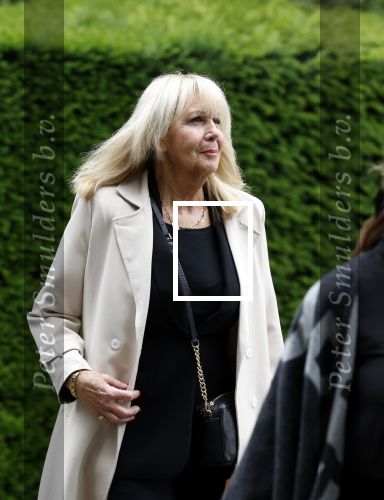 Rotterdam 14 juni 2024 
Begrafenis en besloten kring van Jan v Galen de vader van Rachel Hazes op begraafplaats Hofwijk in de witte kapel. Aanwezig beste vrienden Jaqueline Laats Jeanine Heruer Joop Kruis Ricardo Klaverdijk en Loes v Katwijk