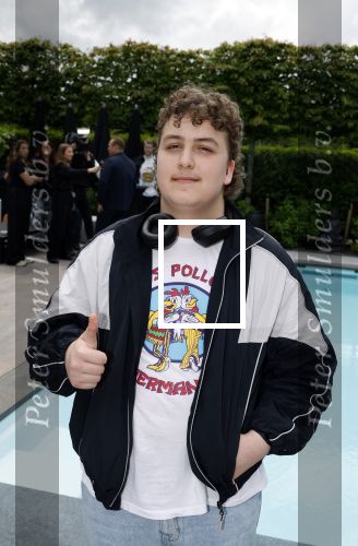 Fijnaart 31 mei 2024
BBQ bij fam Bauer in de tuin . Frans Bauer maakt samen met Lee Towers bekend dat hij dit jaar twee keer in Ahoy op graat treden. Aanwezig Frans Bauer Mariska Bauer Christiaan Bauer ( met vriendin Kim) Frans Bauer jr Jan Bauer en Lucas Bauer .